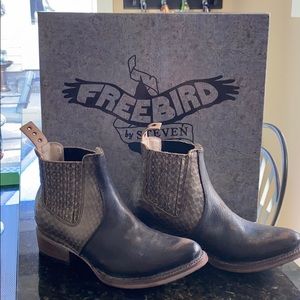 Boots - Size 7 - Freebird by Steven